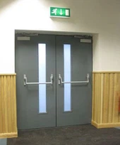 UL نے وژن پینل اور گھبراہٹ والے بار کے ساتھ کھوکھلی دھات کا دروازہ درج کیا ہے